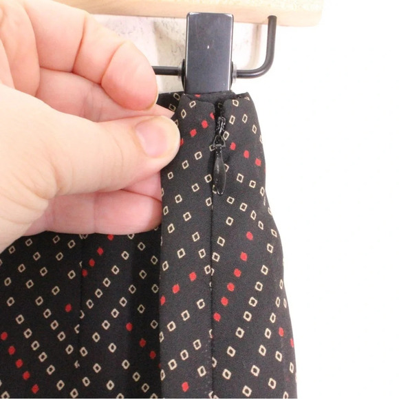 Ann Taylor Factory | Y2K Geometric Print Ruffle Hem Skirt Side Zipper Size 8 - Picture 3 of 6